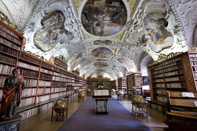 1280px-Strahov_Theological_Hall,_Prague_-_7565